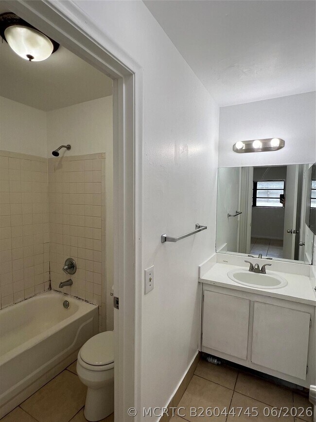 Building Photo - 2442 NW 52nd Ave