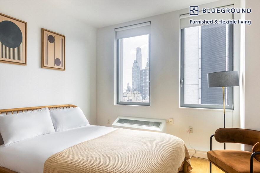 Building Photo - 550 W 54th St