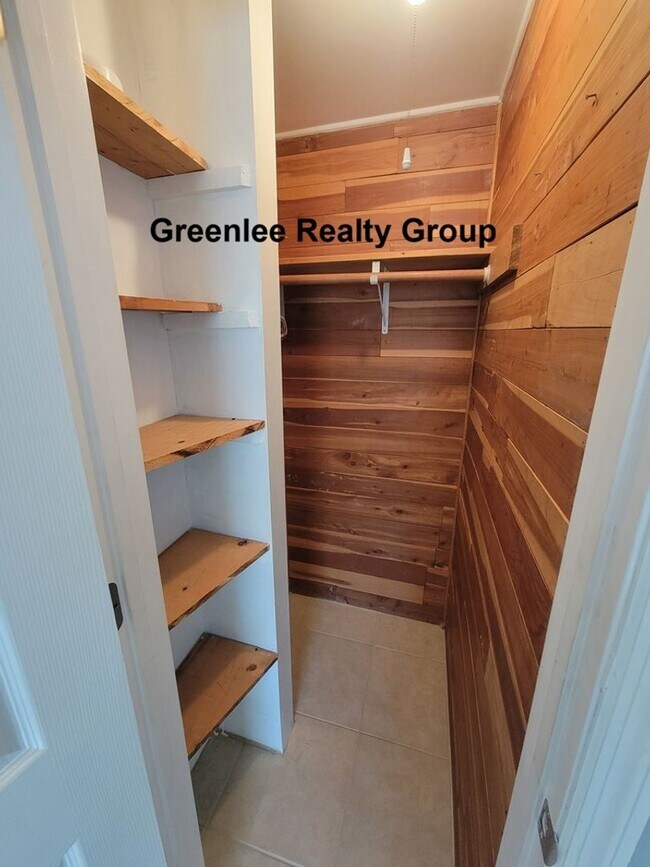 Building Photo - 4542-Grand