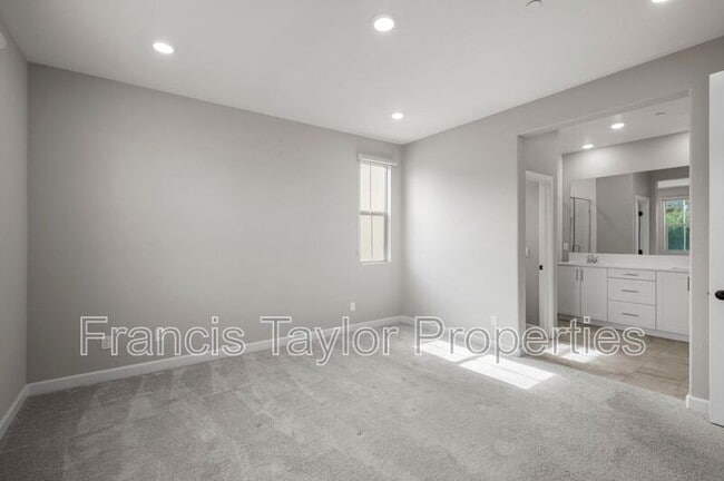 Building Photo - 10912 Jericho Way