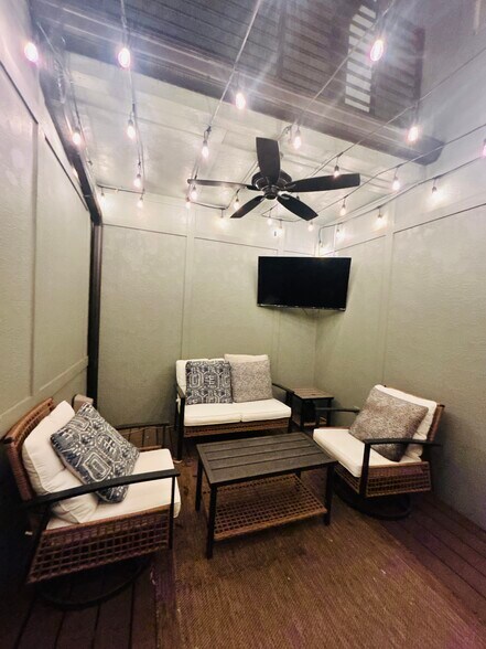 Building Photo - 3612 Convent St