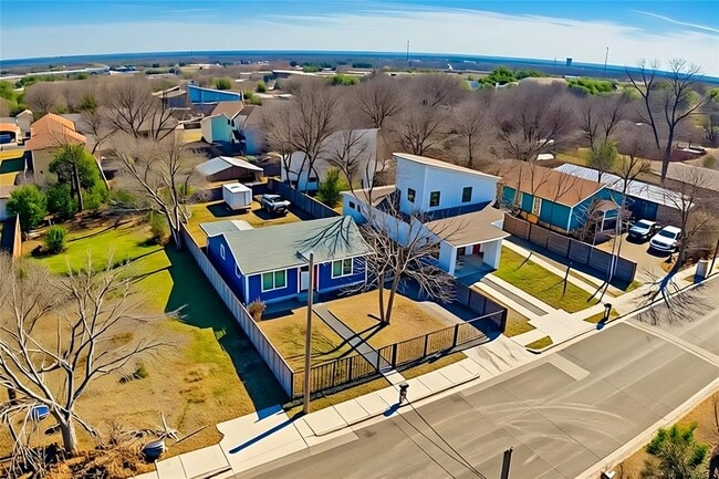 Building Photo - 6915 Providence Ave