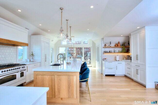 Building Photo - 26 Island Way