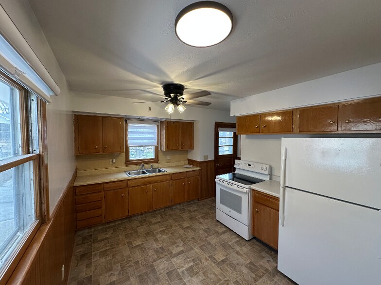 Building Photo - 9418 Meredith Ave