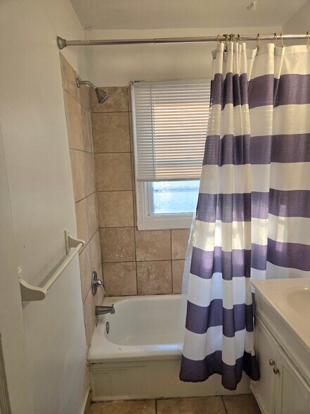 Building Photo - 3913 Thomas Ave N