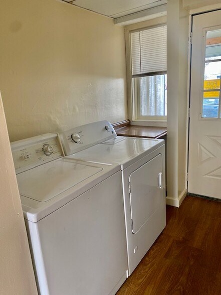 Building Photo - 32772 Missaukee Ct