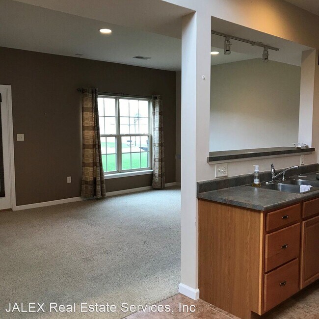 Building Photo - 3 br, 2.5 bath House - 2029 Powell Dr