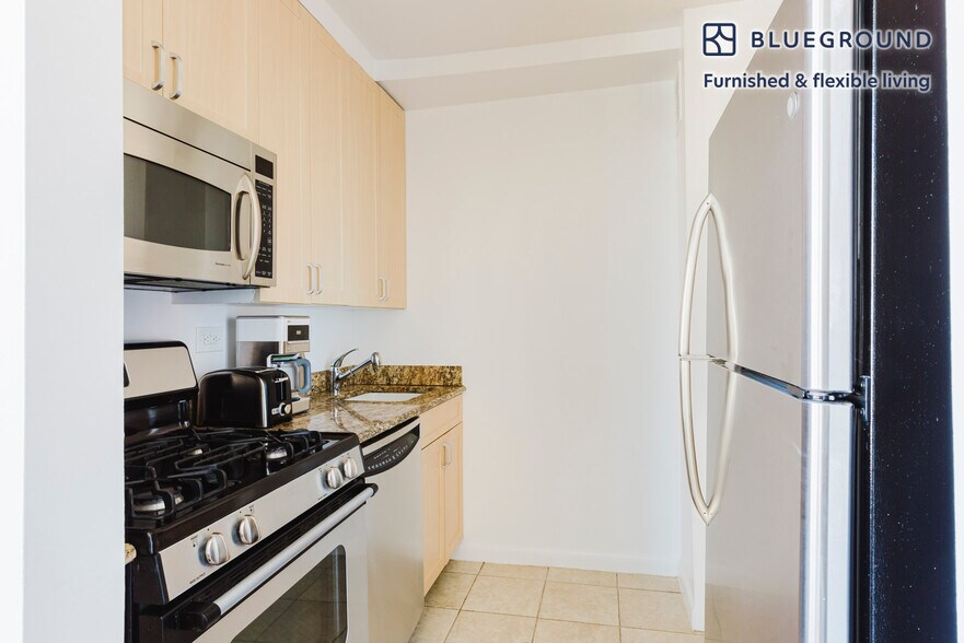Building Photo - 235 W 48th St