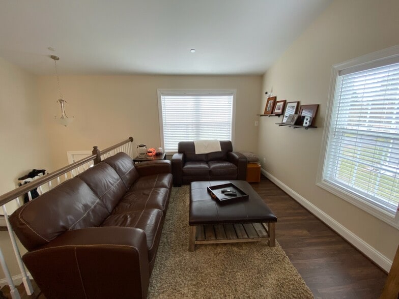 Living room - 965 Old Annapolis Neck Rd