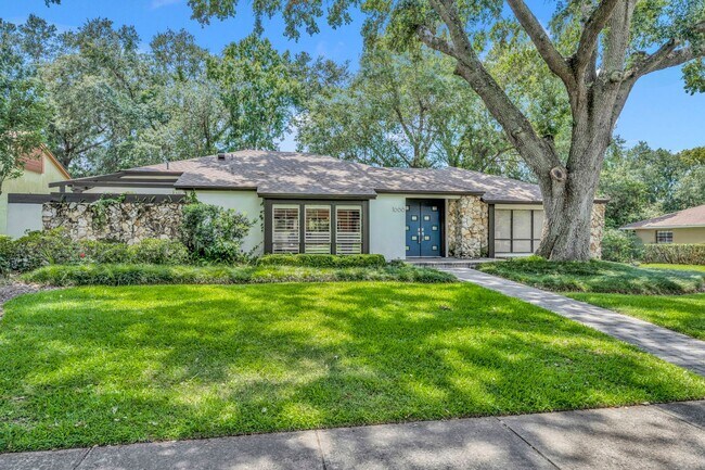 Building Photo - Waterbridge Stunner