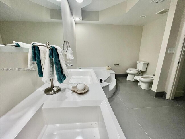 Building Photo - 20281 E Country Club Dr