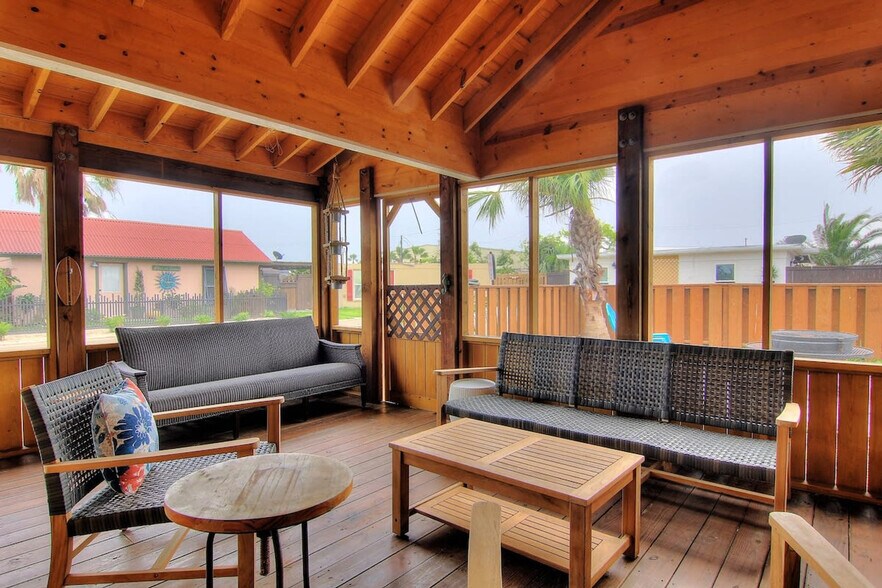 Building Photo - 134 N Alister St