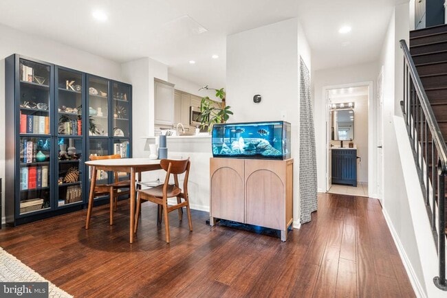 Building Photo - 907 S Rolfe St