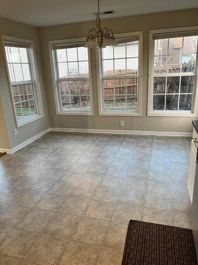 Building Photo - 4405 Lotus Ln