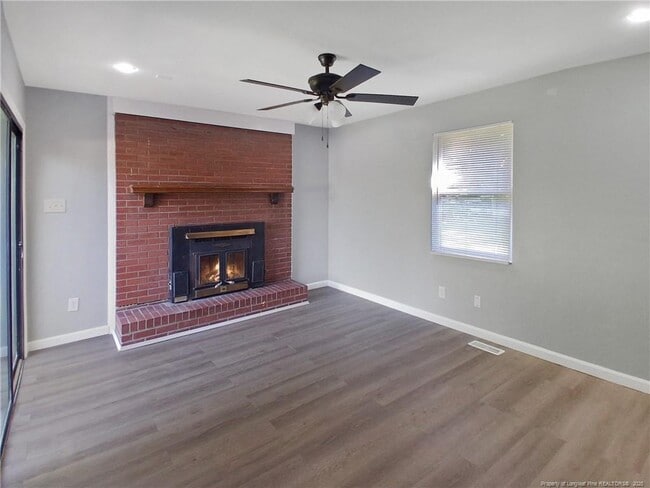 Building Photo - 1086 Essex Pl
