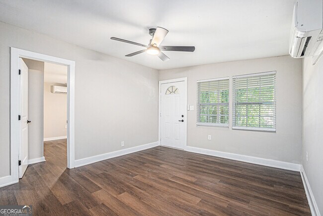 Building Photo - 846 Mell Ct S E