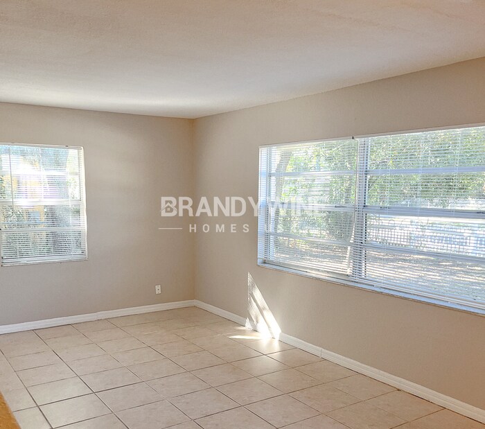 Building Photo - 5711 N 43rd St