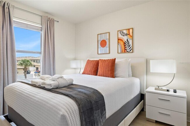 Building Photo - 1905 Majorca Dr