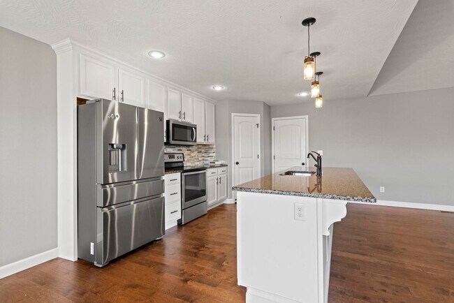 Building Photo - Available Dec 5!