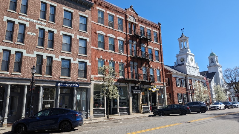 Building Photo - 32 W Main St