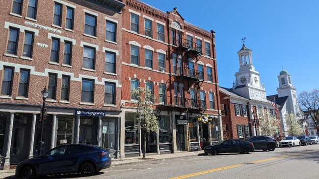 Building Photo - 32 W Main St