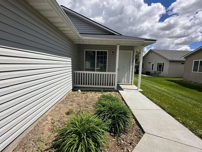 Building Photo - Perfect home in a perfect location in Nampa!