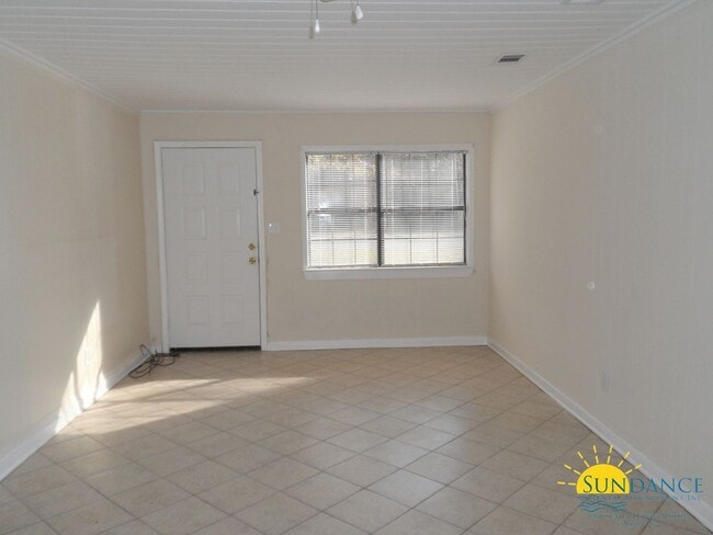 Building Photo - 2 Bedroom Unit In Fort Walton Beach!