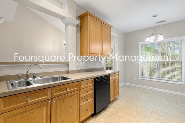 Building Photo - Single Family Home| 1st Floor Master Bedro...