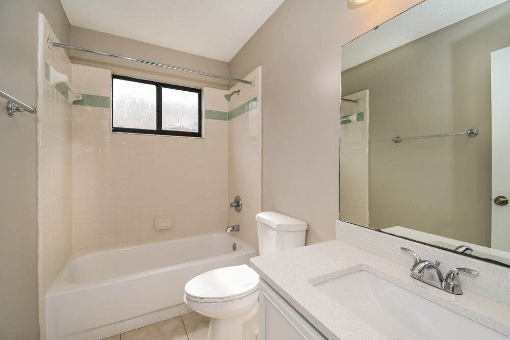 Building Photo - 2847 Lantana Lakes Dr W