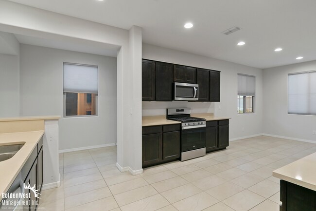 Building Photo - Modern 3Bdm 2Ba Litchfield Park Home with Stylish Upgrades!