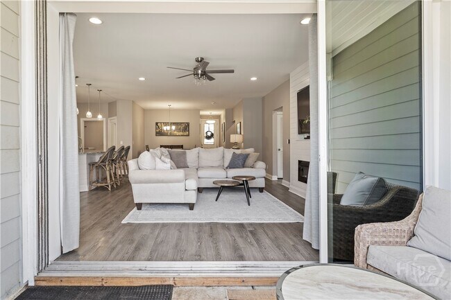 Building Photo - 49 Nettleton Ln