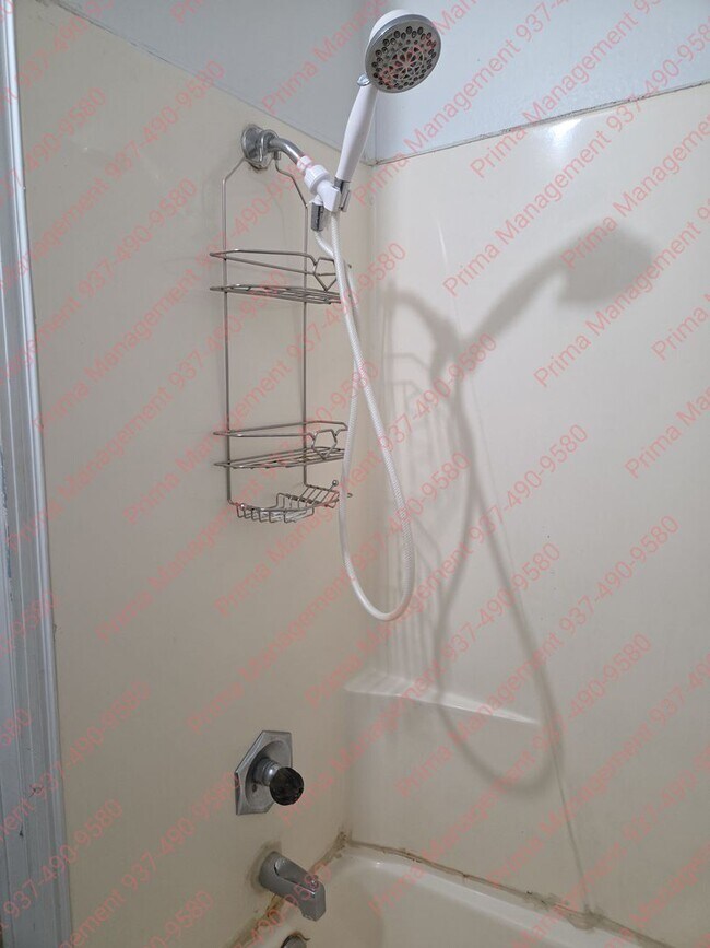 Building Photo - Great 2 bedroom w/detached garage near UD and Miami Valley Hospital!