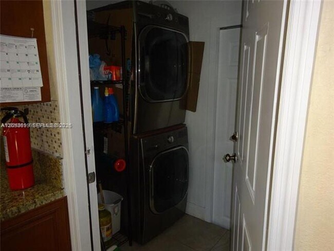 Building Photo - 9240 SW 56th St