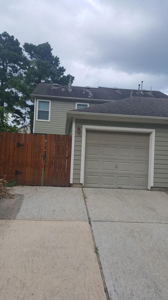 Garage (Detached) - Garage (Tandem/Extended) , 420 sqft garage - 23619 Twisting Falls Drive