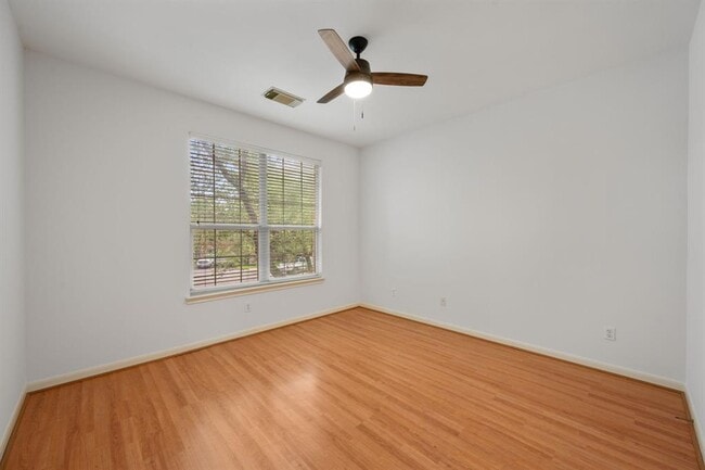Building Photo - 6920 Larue Belle Cove