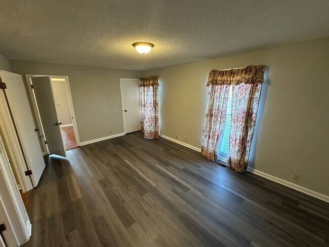 Building Photo - FOR LEASE - 4 Bed, 4 Bath, 5000sqft, 1.5 a...