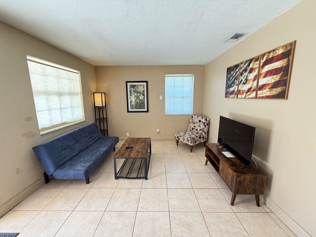 Building Photo - 212 SW 2nd Terrace