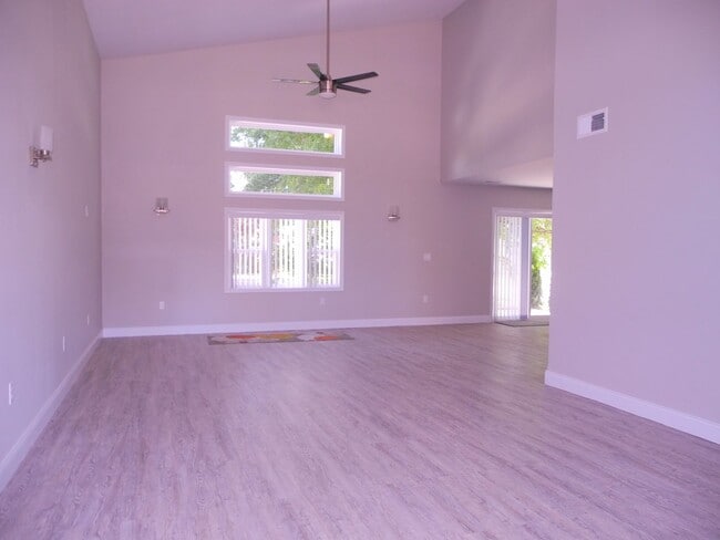 Building Photo - Extraordinary Townhome in Carbondale's South West