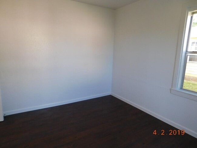 Building Photo - 407 N 2nd St
