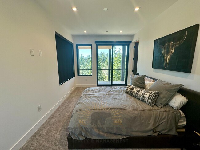 Building Photo - Luxury Mountain Retreat