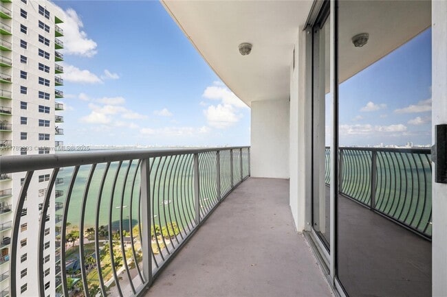 Building Photo - 1750 N Bayshore Dr