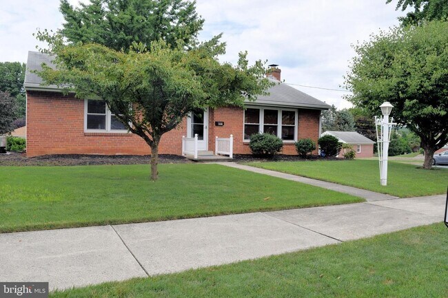 Building Photo - Beautiful 2 bed Rancher for Rent. Palmyra