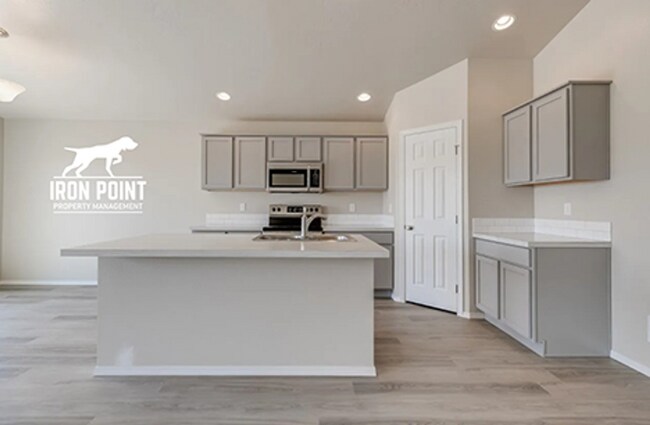 Building Photo - 1449 W Crooked River Dr
