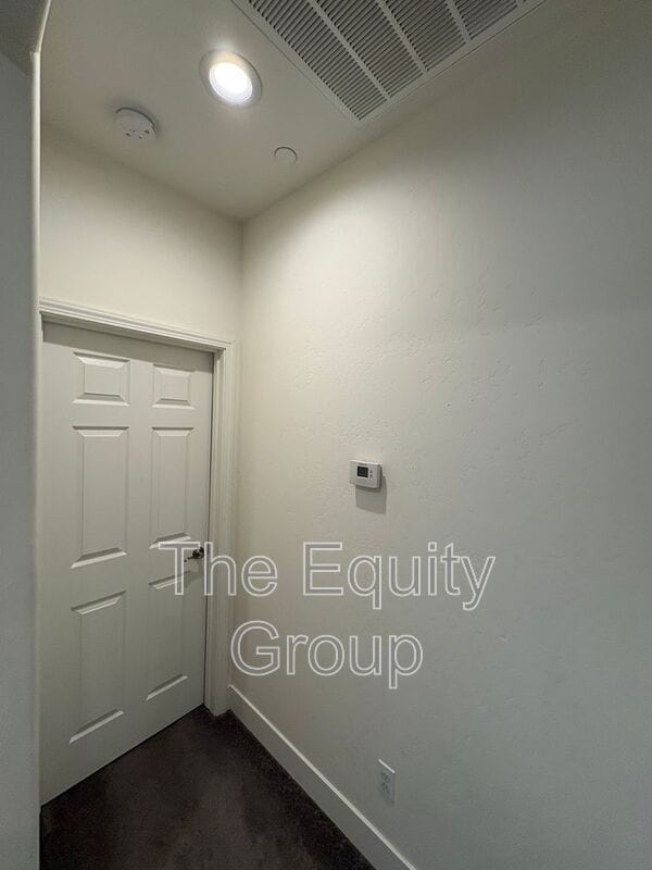 Building Photo - 2234 S Oakhurst Ct