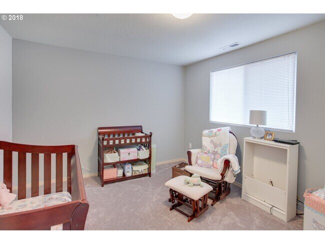 Building Photo - Charming North Portland 3 Bed 2.5 Bath Kenton Neighborhood House ~ Garage, A/C & Washer & Dryer!
