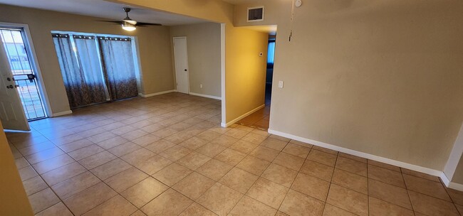Building Photo - 2126 E Hidalgo Vista