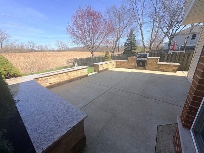 Building Photo - 1004 Longford Rd