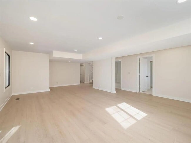 Building Photo - 7783 Kingsview Ln N