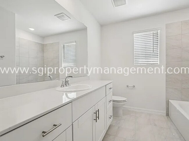 Building Photo - 522 Blanton St