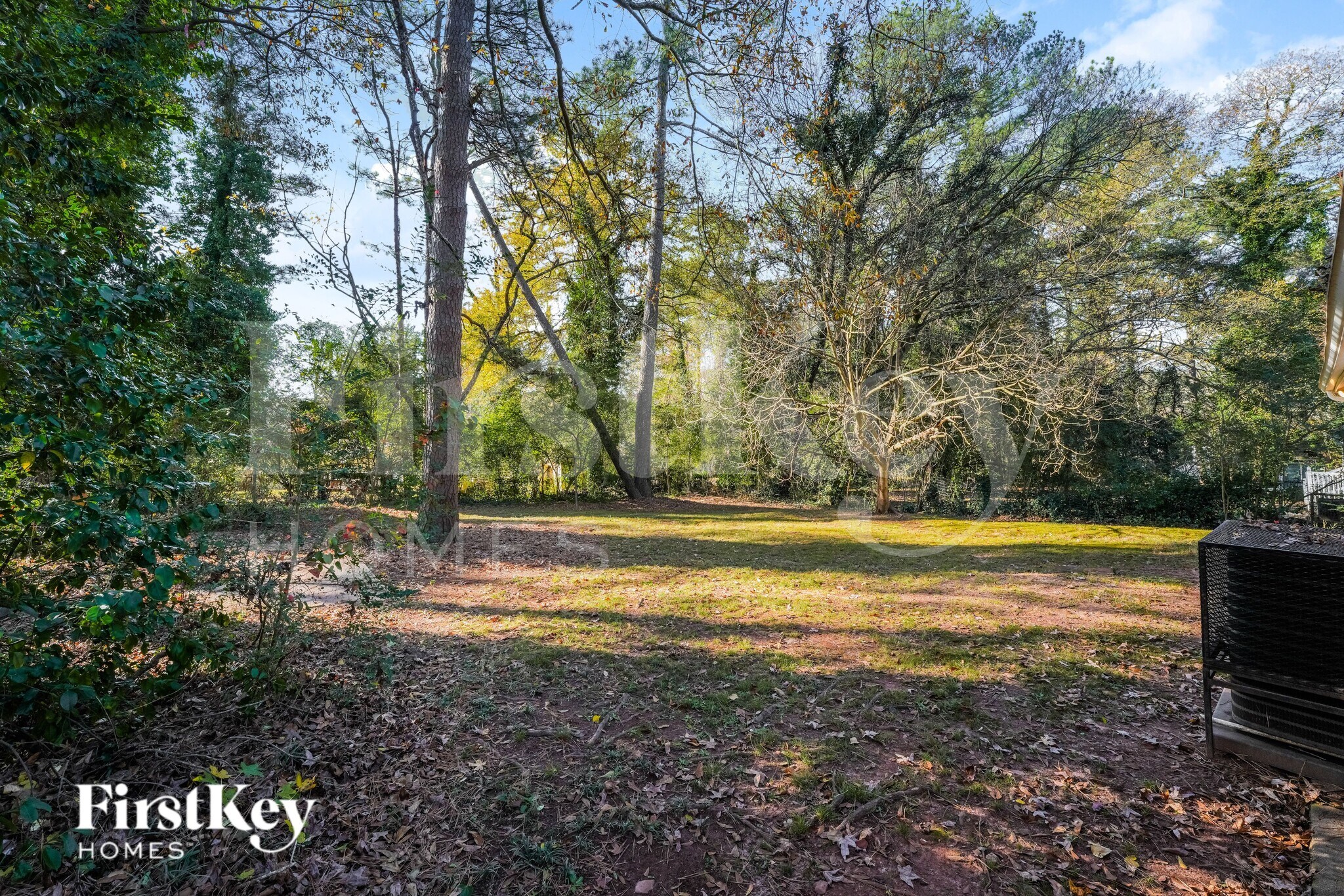 Building Photo - 3425 Pinehill Dr